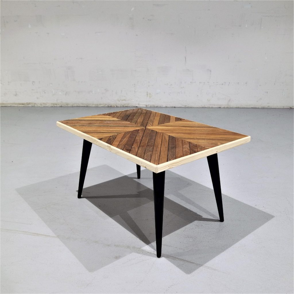 Table basse Tek par les Récréateurs
