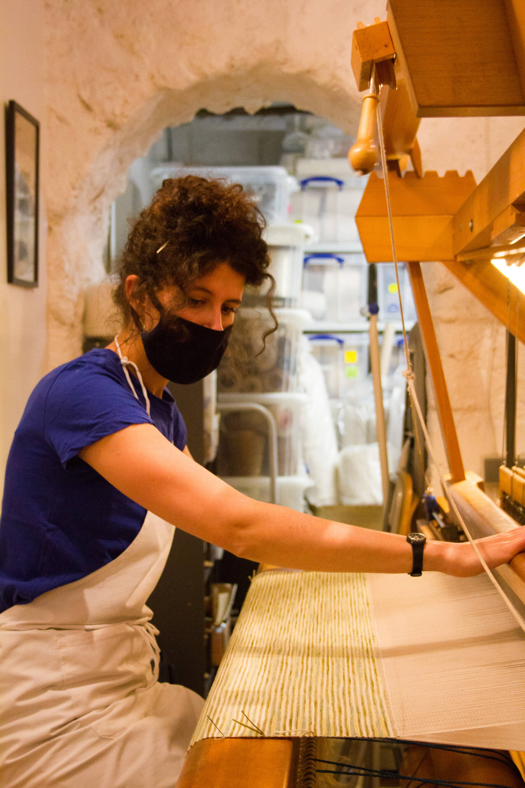 Tannyna Kowalski dans l'atelier de Sylvie Johnson